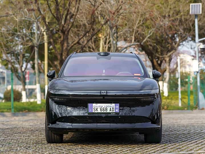 Фото 2 - Zeekr 7X