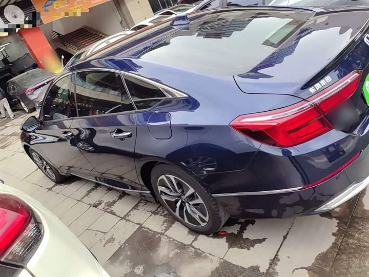 Фото 5 - Honda Inspire