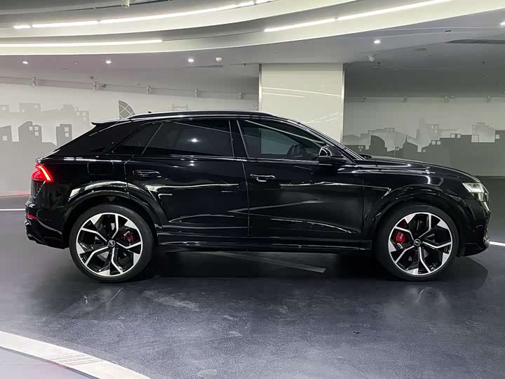 Фото 6 - Audi RS Q8