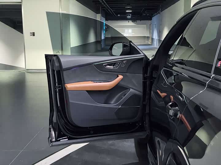 Фото 7 - Audi RS Q8