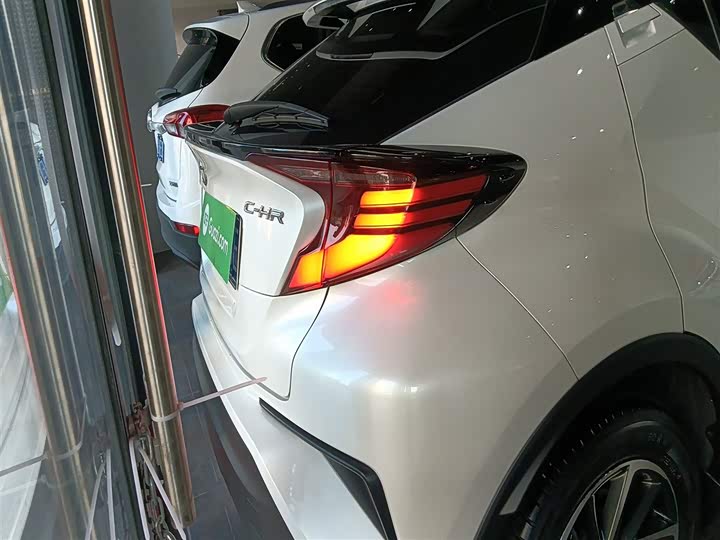 Фото 6 - Toyota C-HR