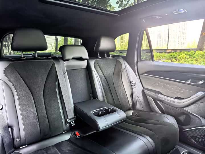 Фото 6 - Geely Monjaro