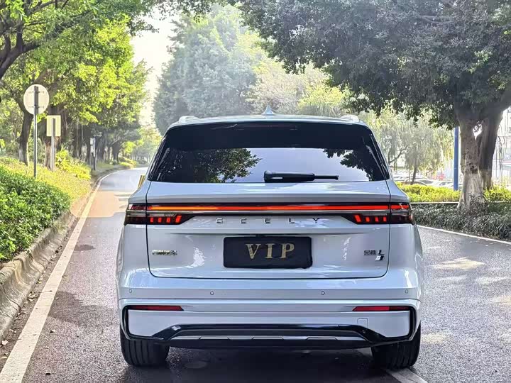 Фото 9 - Geely Monjaro