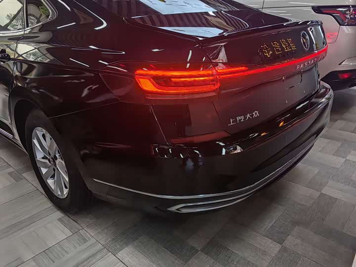 Фото 7 - Volkswagen Passat