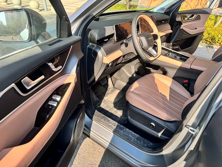 Фото 8 - Chery Tiggo 8L