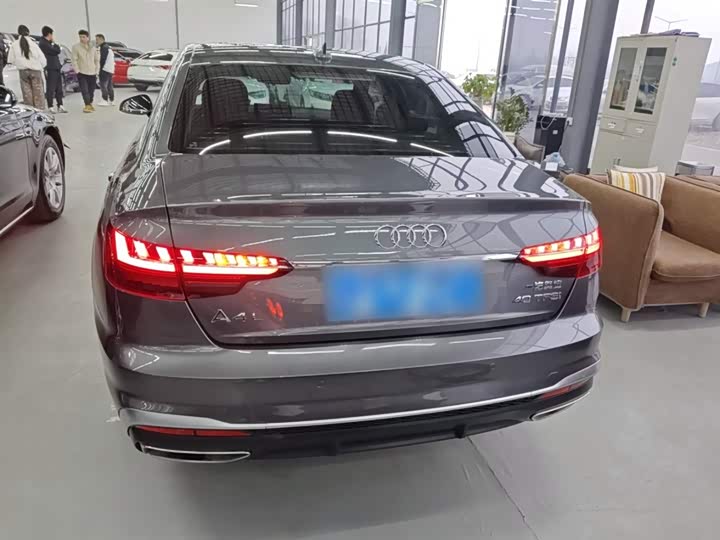 Фото 6 - Audi A4L