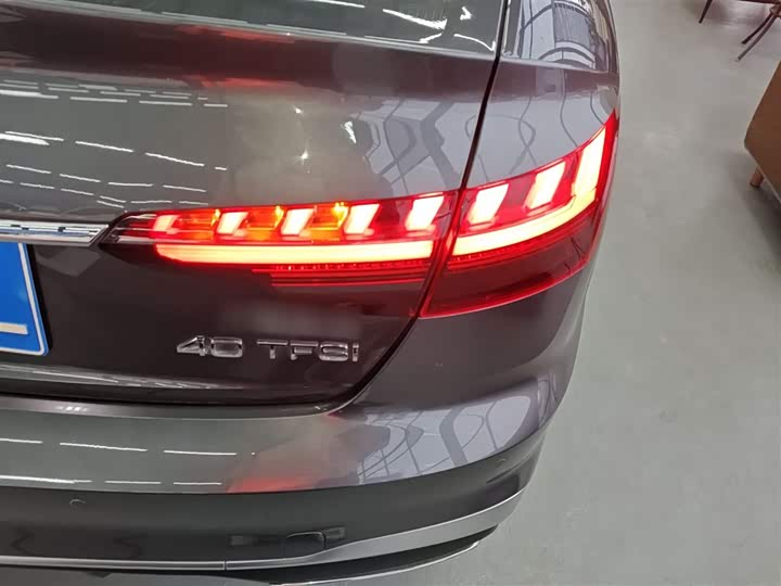 Фото 8 - Audi A4L