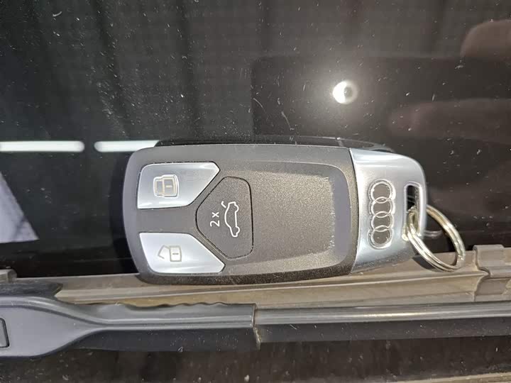 Фото 9 - Audi A4L