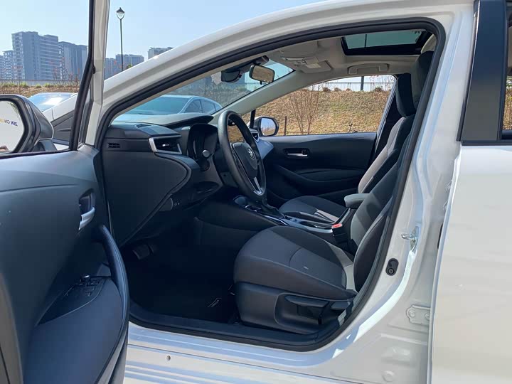 Фото 7 - Toyota Corolla