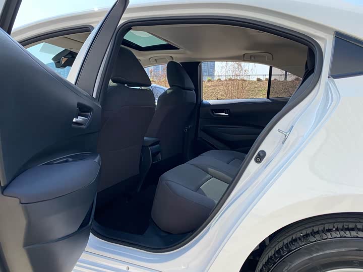 Фото 8 - Toyota Corolla