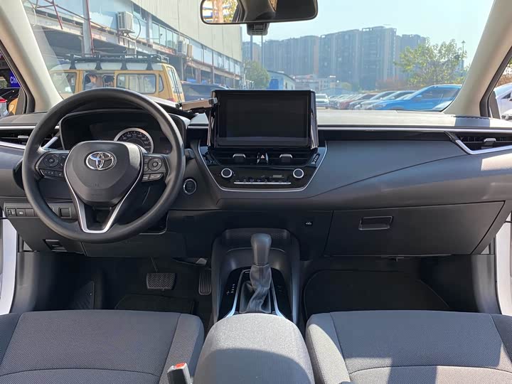 Фото 9 - Toyota Corolla