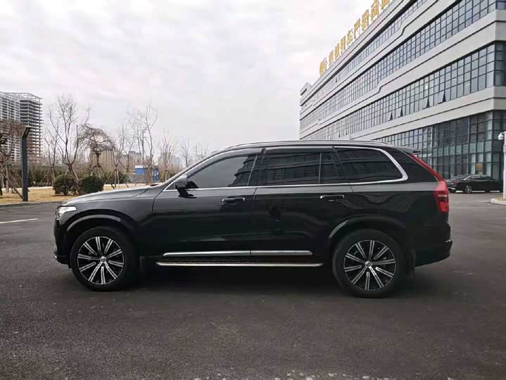 Фото 4 - Volvo XC90