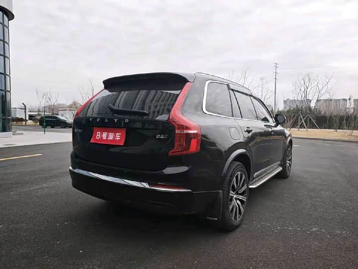 Фото 8 - Volvo XC90