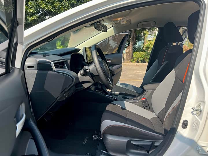 Фото 4 - Toyota Corolla