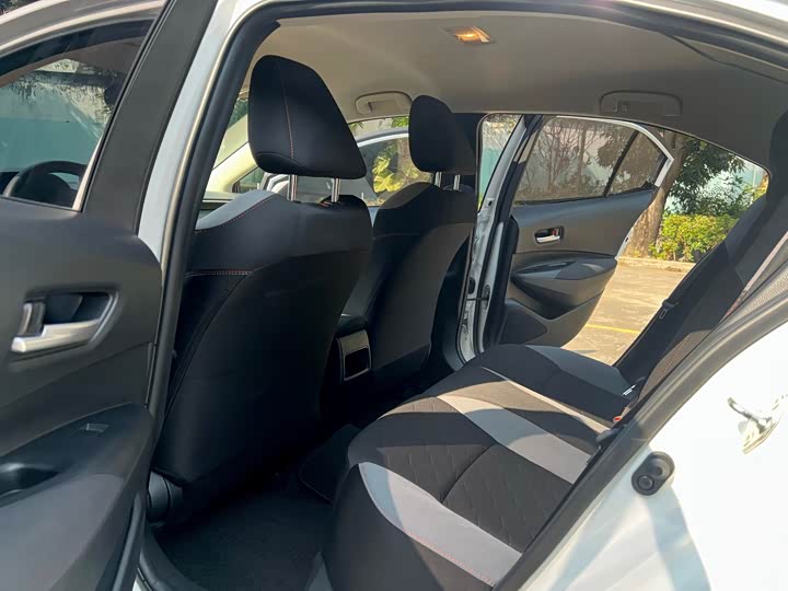 Фото 6 - Toyota Corolla