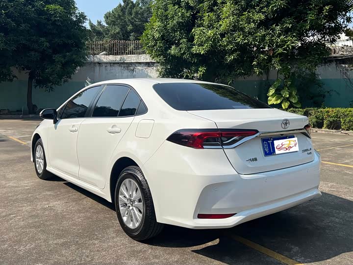 Фото 9 - Toyota Corolla