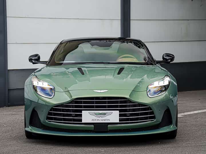 Фото 4 - Aston Martin DB12
