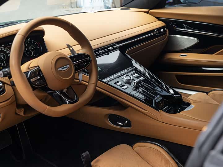 Фото 5 - Aston Martin DB12