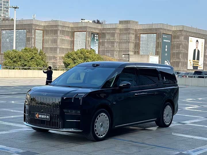 Фото 1 - Zeekr 009