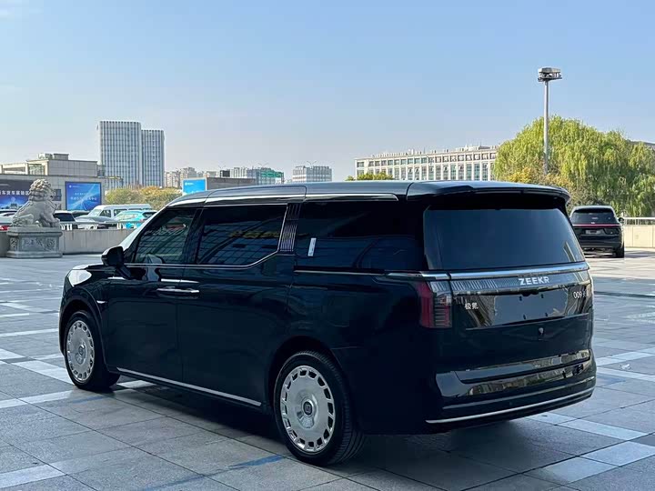 Фото 4 - Zeekr 009
