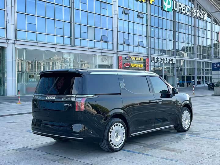 Фото 6 - Zeekr 009