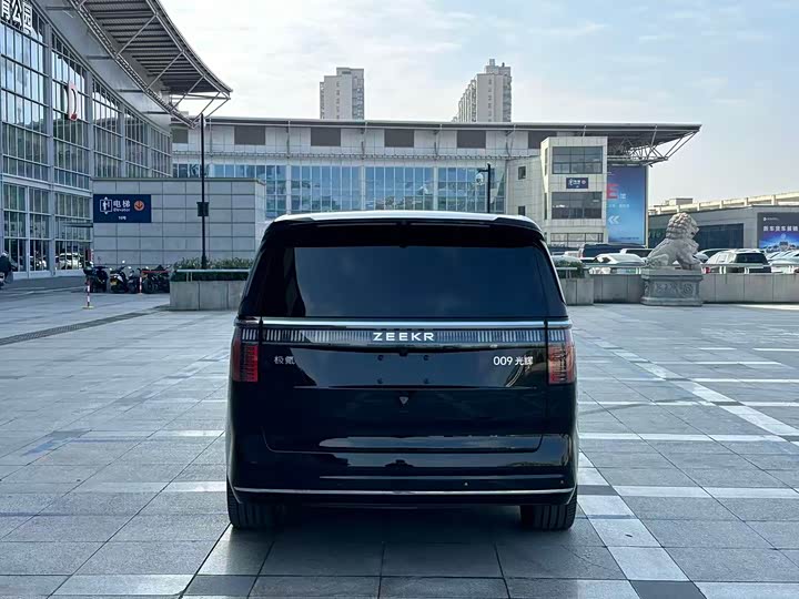 Фото 7 - Zeekr 009