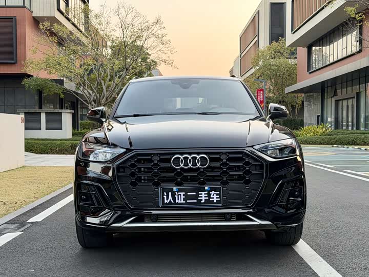 Фото 2 - Audi Q5L