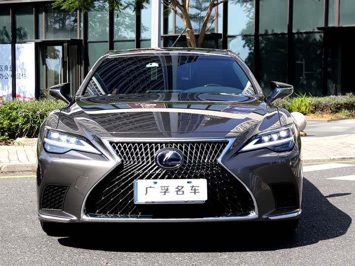 Фото 1 - Lexus LS