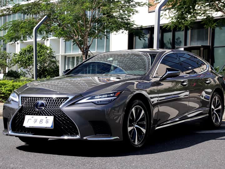 Фото 2 - Lexus LS