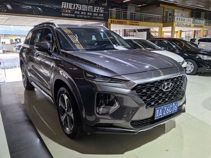Фото 2 - Hyundai Santa Fe