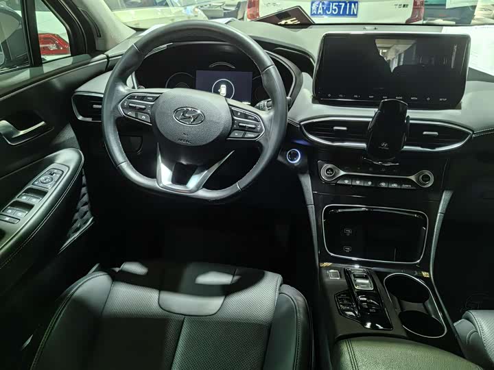 Фото 9 - Hyundai Santa Fe