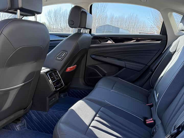 Фото 9 - Volkswagen Passat