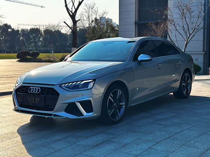 Фото 1 - Audi A4L