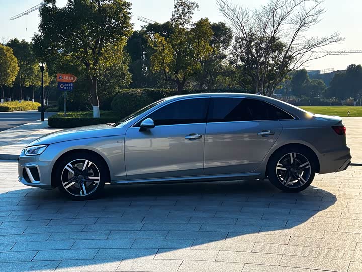 Фото 4 - Audi A4L