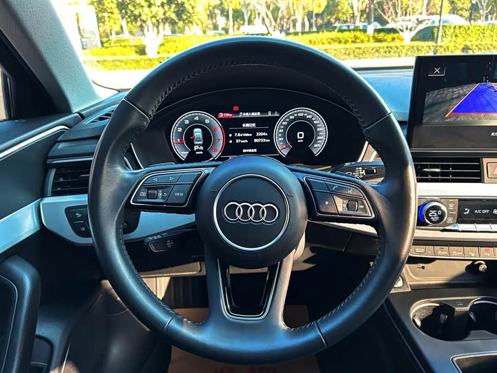 Фото 5 - Audi A4L