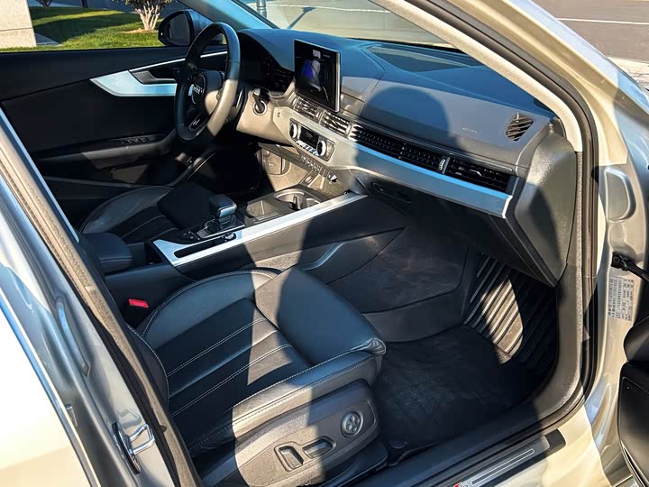 Фото 6 - Audi A4L