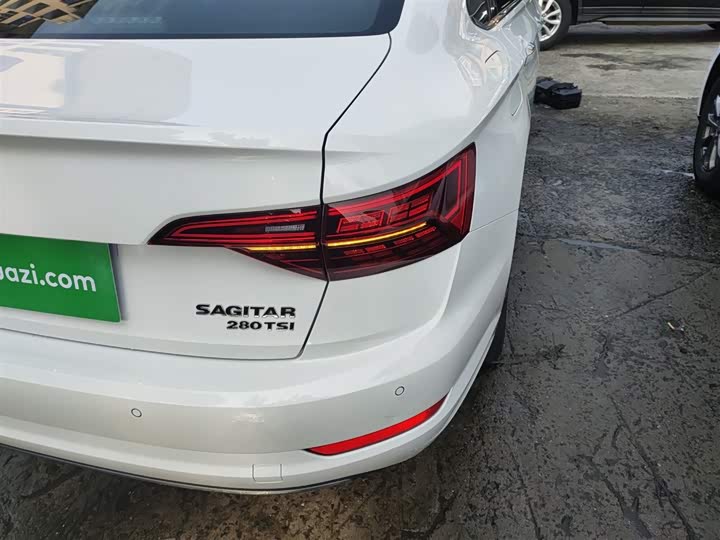 Фото 8 - Volkswagen Sagitar L