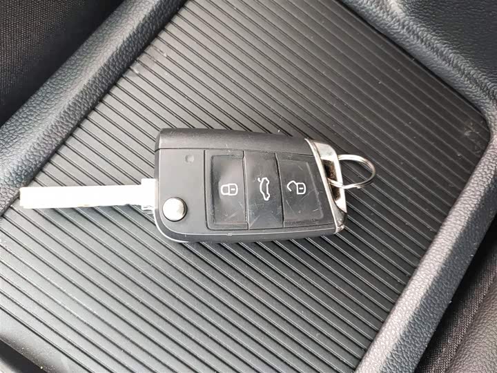 Фото 9 - Volkswagen Sagitar L