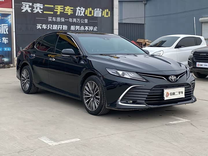 Фото 3 - Toyota Camry