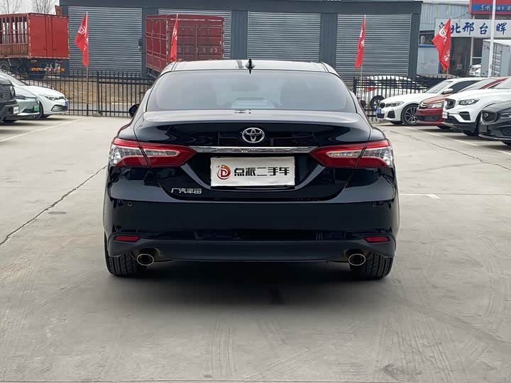 Фото 6 - Toyota Camry