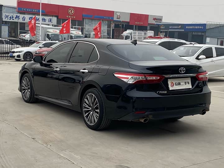 Фото 7 - Toyota Camry