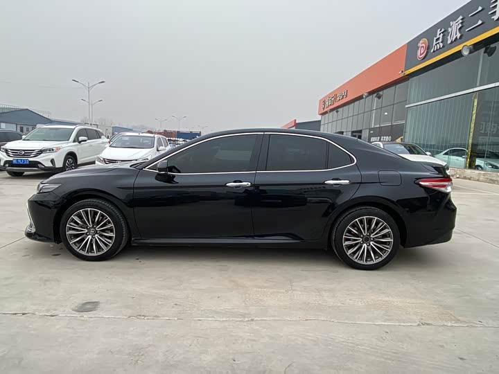 Фото 8 - Toyota Camry