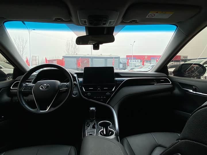 Фото 9 - Toyota Camry