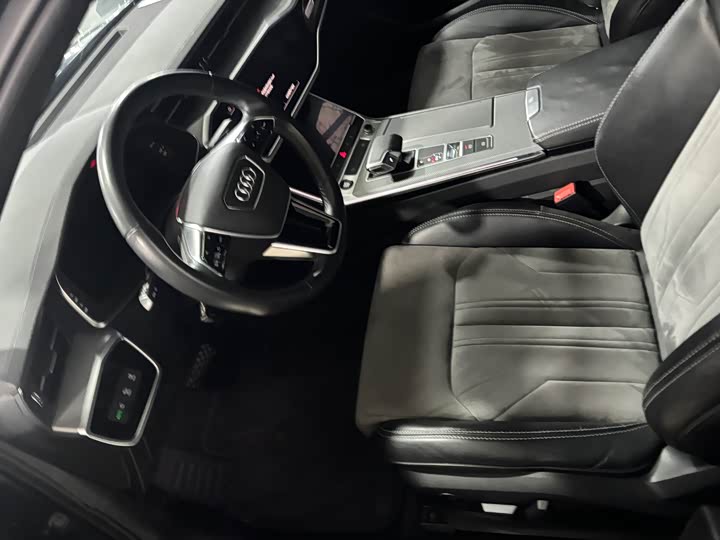 Фото 4 - Audi A6L