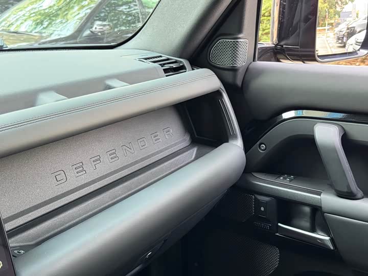 Фото 9 - Land Rover Defender