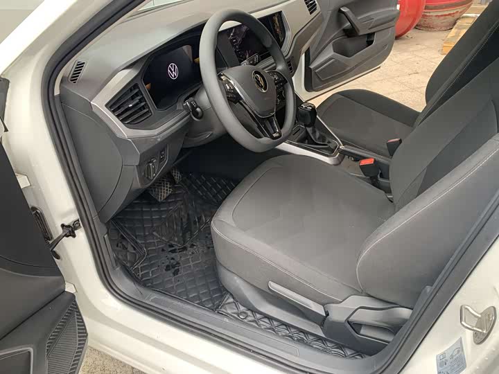 Фото 9 - Volkswagen Polo