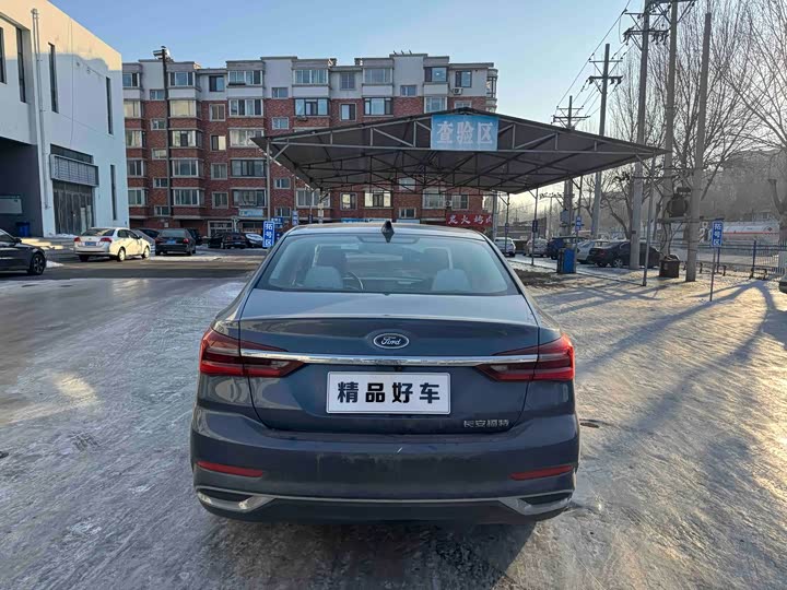 Фото 4 - Ford Escort