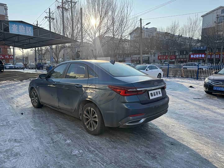 Фото 6 - Ford Escort