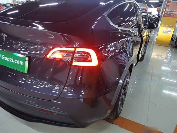 Фото 8 - Tesla Model Y