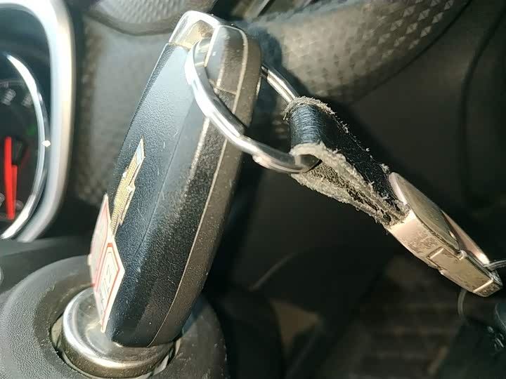 Фото 9 - Chevrolet Onix (Cavalier)